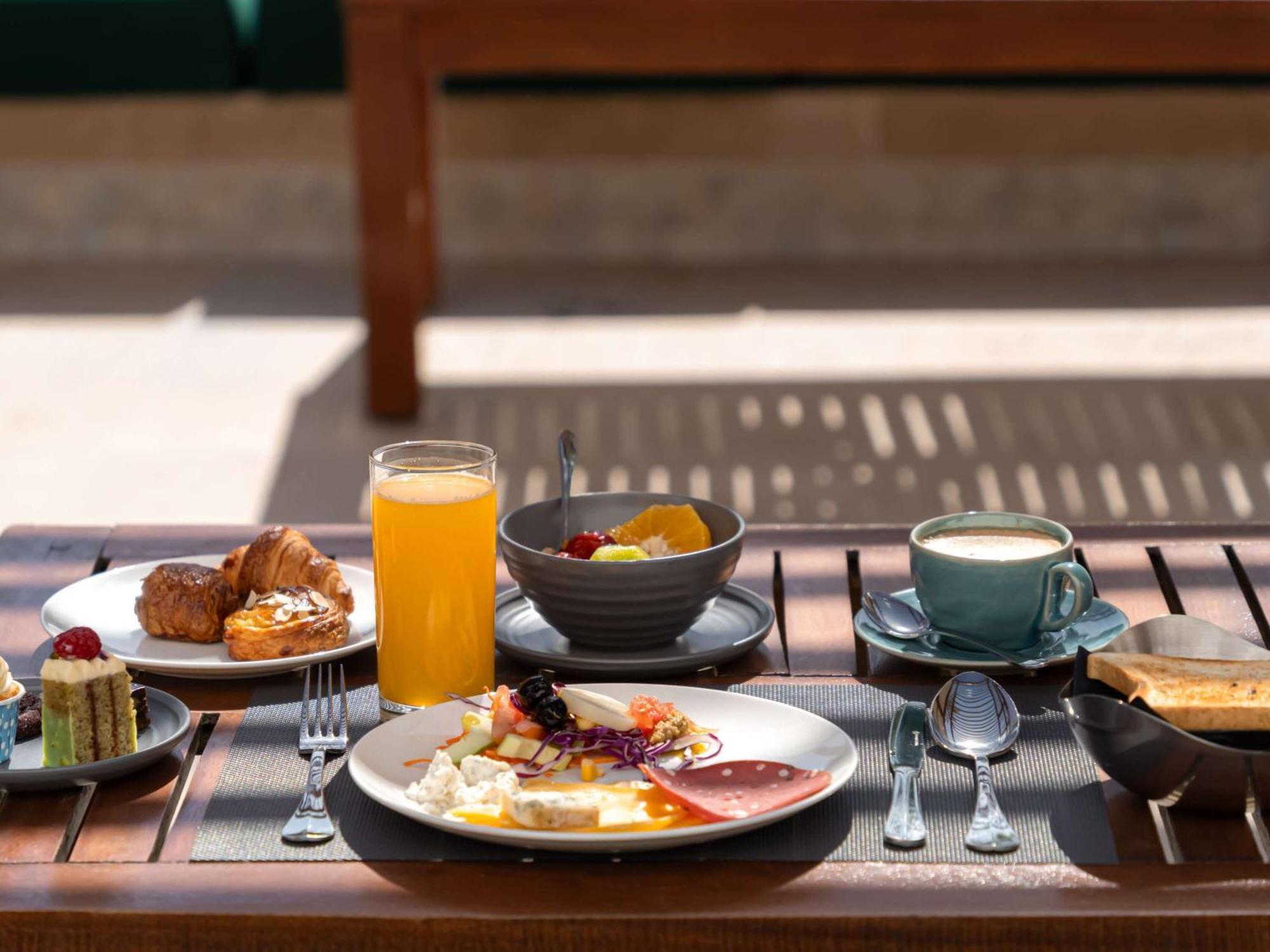 Sofitel Agadir Royal Bay Resort Eksteriør billede A breakfast at the hotel